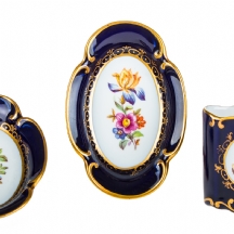 לוט של שלושה כלי פורצלן