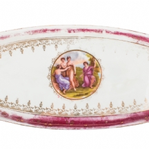 מגש פורצלן עתיק מעוטר בסגנון נאו-קלאסי