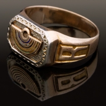 טבעת קולג' זהב ואמאיל   (1915)