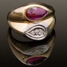 טבעת זהב משובצת יהלומים ואבן גארנט   (1957)