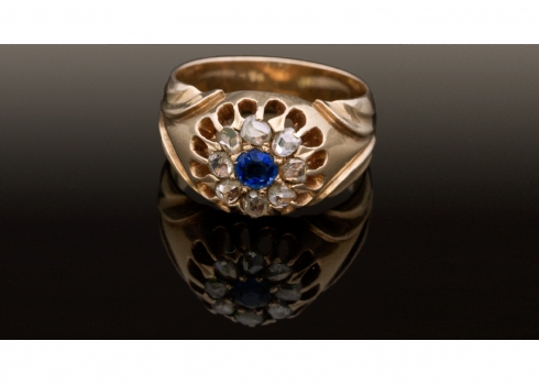 טבעת זהב עתיקה משובצת ספיר ויהלומים   (3854)