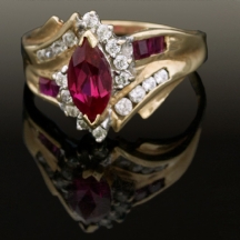 טבעת זהב משובצת אבן רובי לייט וספירים   (2039)