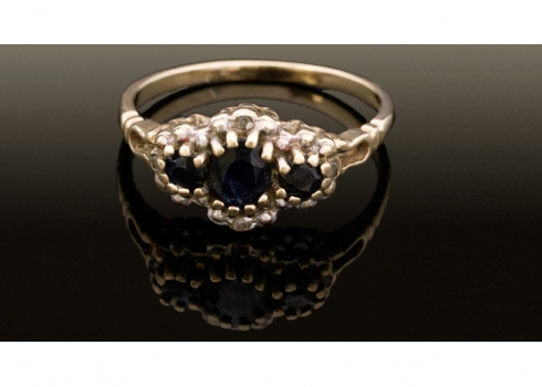 טבעת זהב משובצת ספירים ויהלומים   (2369)