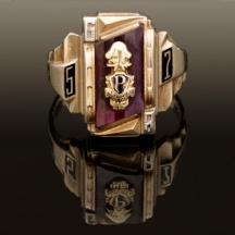 מציאה - טבעת קולג' זהב משובצת אבן רובי לייט