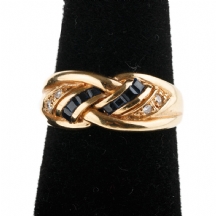 טבעת זהב משובצת ספירים ויהלומים   (3742)