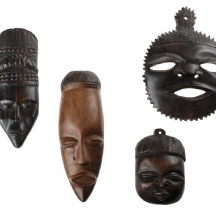 לוט של ארבע מסכות אפריקאיות