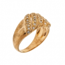 טבעת עשויה כסף מצופה זהב משובצת יהלומים