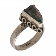 טבעת כסף ישראלית משובצת 'זכוכית רומית'