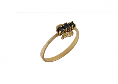 טבעת זהב עם אבני ספיר