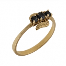 טבעת זהב עם אבני ספיר
