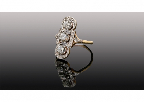 טבעת עתיקה בסגנון וינאי, מסוף המאה ה-19