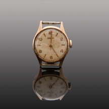 שעון יד לאישה מזהב אדום תוצרת 'DOXA'
