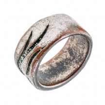 טבעת עשויה מתכת מצופה כסף