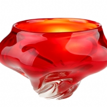 כלי זכוכית ישן בגוון אדום