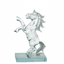 פסל זכוכית בדמות סוס