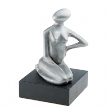 רות אינצ'י - פסל "אישה יושבת"