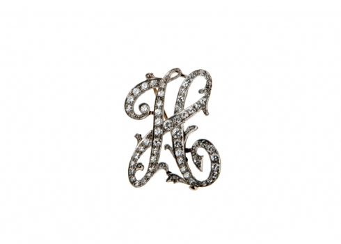 סיכת יהלומים ומעוצבת בצורת האות: 'H'