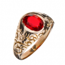 טבעת עתיקה משובצת טורמאלין אדום