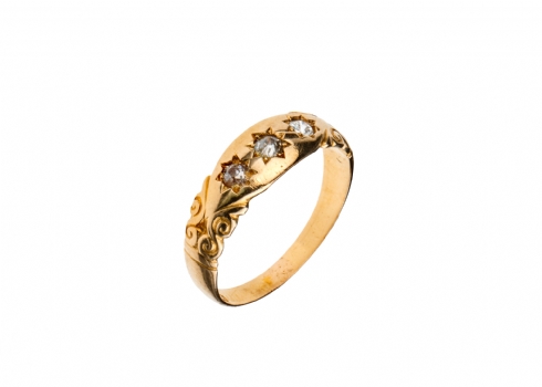 טבעת אנגלית עתיקה משובצת שלושה יהלומים