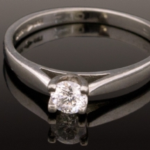 טבעת פלטינה משובצת יהלום
