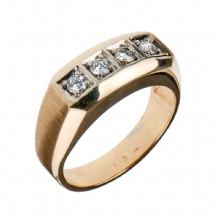 טבעת גבר מרשימה עשויה זהב ומשובצת יהלומים