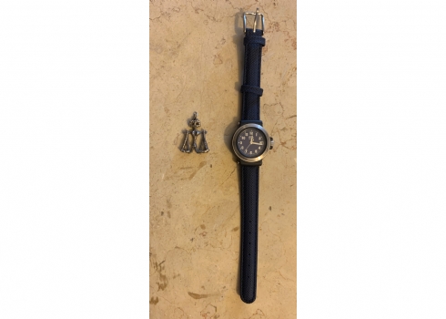 לוט של שעון יד מתוצרת 'לקוסט', (בעל רצועת עור), ותליון כסף אמנותי עשוי כסף סטרלי