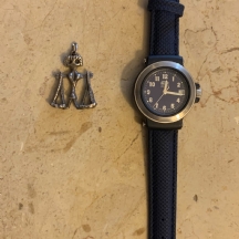לוט של שעון יד מתוצרת 'לקוסט', (בעל רצועת עור), ותליון כסף אמנותי עשוי כסף סטרלי