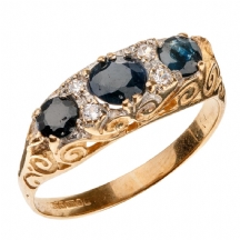 טבעת זהב משובצת אבני ספיר ויהלומים
