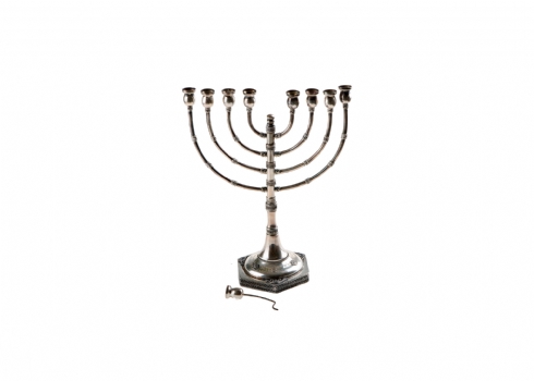 חנוכיה ישנה עשויה כסף 'סטרלינג'