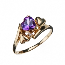 טבעת זהב משובצת אמטיסט בצורת לב ויהלום