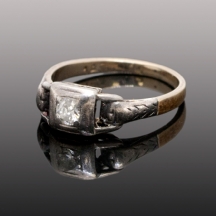טבעת עתיקה עשויה זהב 14 קארט וכסף משובצת יהלום, המאה ה-19.
