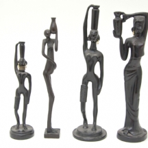 לוט של ארבעה פסלים אפריקאים ישנים (X4)
