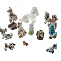 לוט של 14 פסלונים מיניאטורים של כלבים