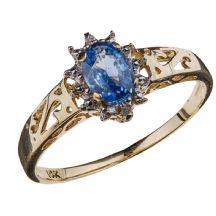 טבעת עשויה זהב משובצת ספיר כחול ויהלומים
