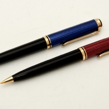 שני עפרונות מתוצרת 'PELIKAN'
