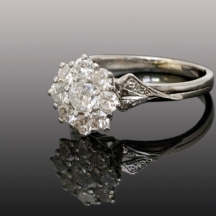 מציאה - טבעת רטרו מדהימהמשובצת יהלומים