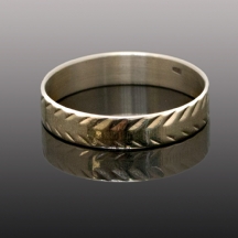 טבעת עשויה זהב צהוב 14 קארט.