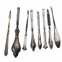 לוט של שמונה כלי טיפוח אנגליים עתיקים