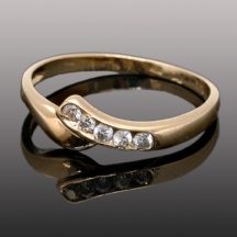 טבעת זהב משובצת אבני זירקון   (1214)