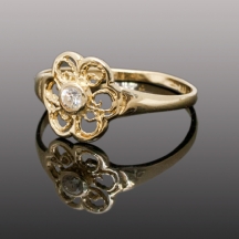 טבעת זהב מעוצבת ומשובצת זירקון   (1217)