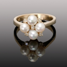 טבעת זהב משובצת פנינים ויהלומים   (6010)