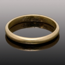 טבעת נישואים עתיקה עשויה זהב צהוב 18 קארט במשקל : 2.96 גרם.