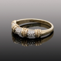 טבעת אנגלית ישנה עשויה זהב צהוב 9 קארט