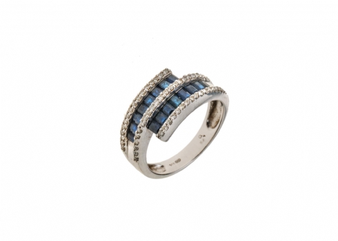 טבעת משובצת יהלומים ואבני ספיר כחולות