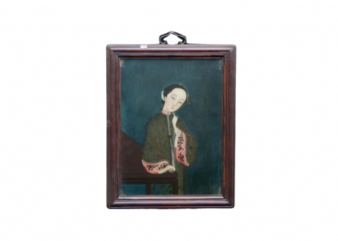 'דמות נערה בחלוק ירוק- ציור סיני עתיק מסוג 'Reverse painting glass