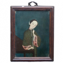 'דמות נערה בחלוק ירוק- ציור סיני עתיק מסוג 'Reverse painting glass