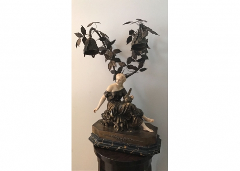 James Pradier (צרפתי 1790-1852) - מנורה עתיקה