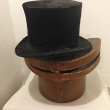 מגבעת גברית עתיקה (כובע צילינדר)