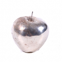 קישוט שולחני בצורת תפוח עץ עשוי מתכת מצופה כסף