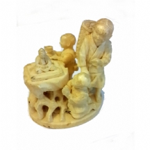 פסלון שנהב סיני עתיק - סוחר ושני ילדיו